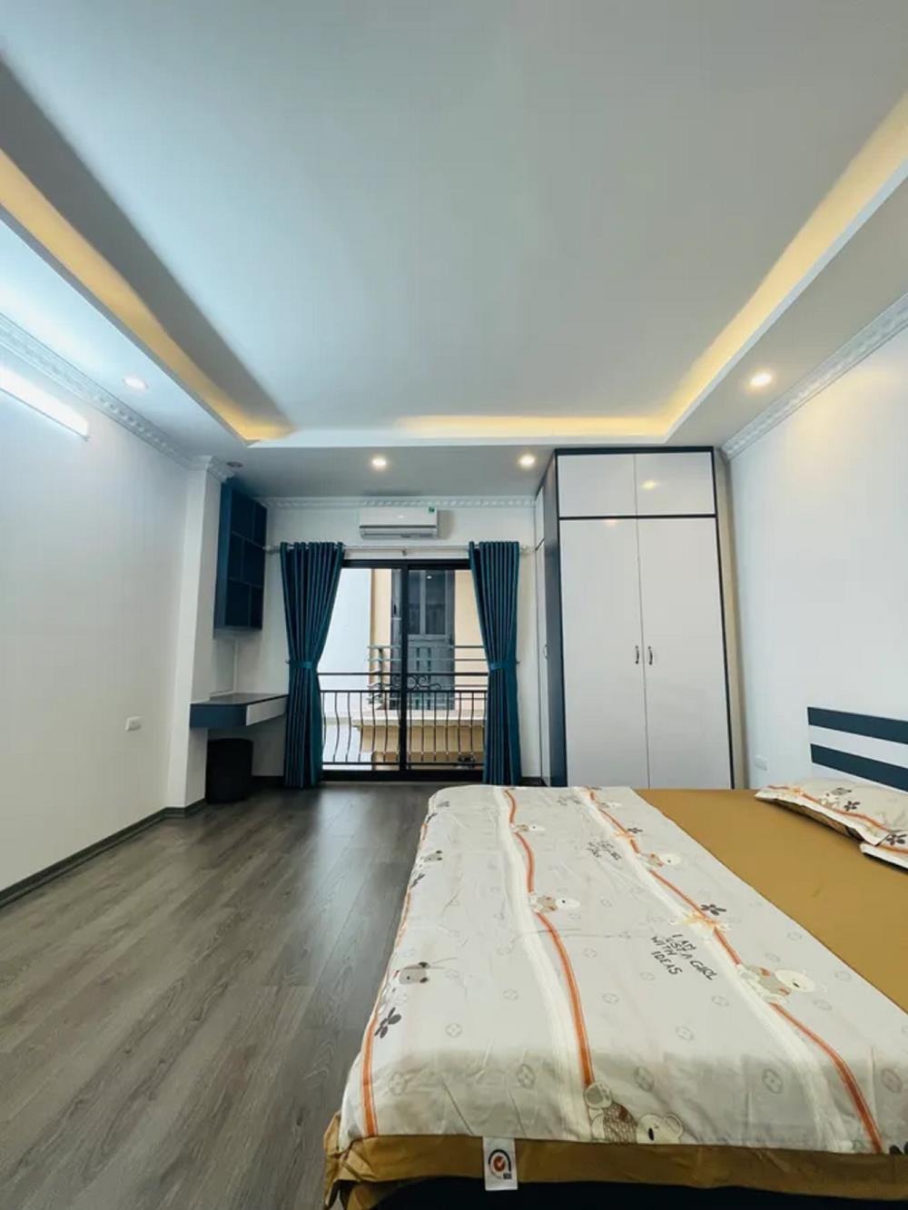 Bán nhà Phạm Văn Đồng, Cầu Giấy: Full Nội Thất, Thang Máy, 34m2 x 6 Tầng