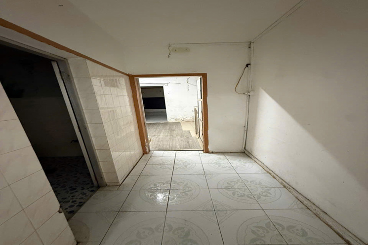 Nhà bán dành cho đầu tư, kinh doanh spa, Văn phòng, lớp học có chỗ để xe rộng giá chỉ 3,88 tỷ