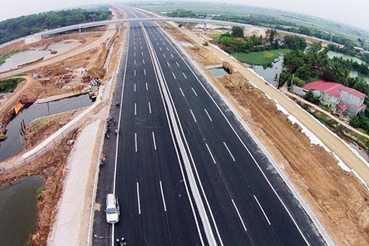 Đất mặt tiền DT 753 , ngay chợ Tân Phước 300tr