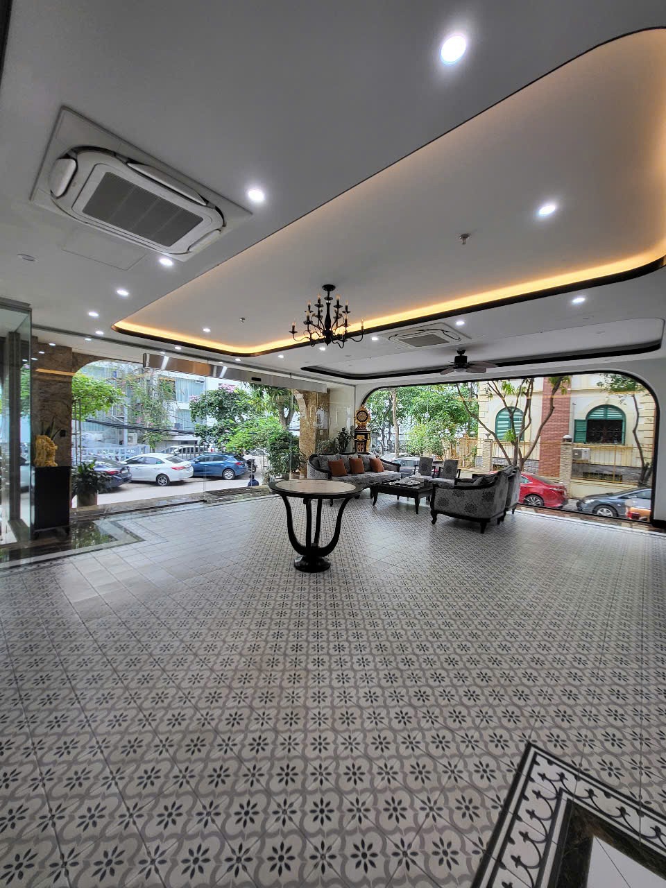 Bán Tòa Building Góc Vị Trí Đắc Địa Cầu Giấy - 130 Tỷ