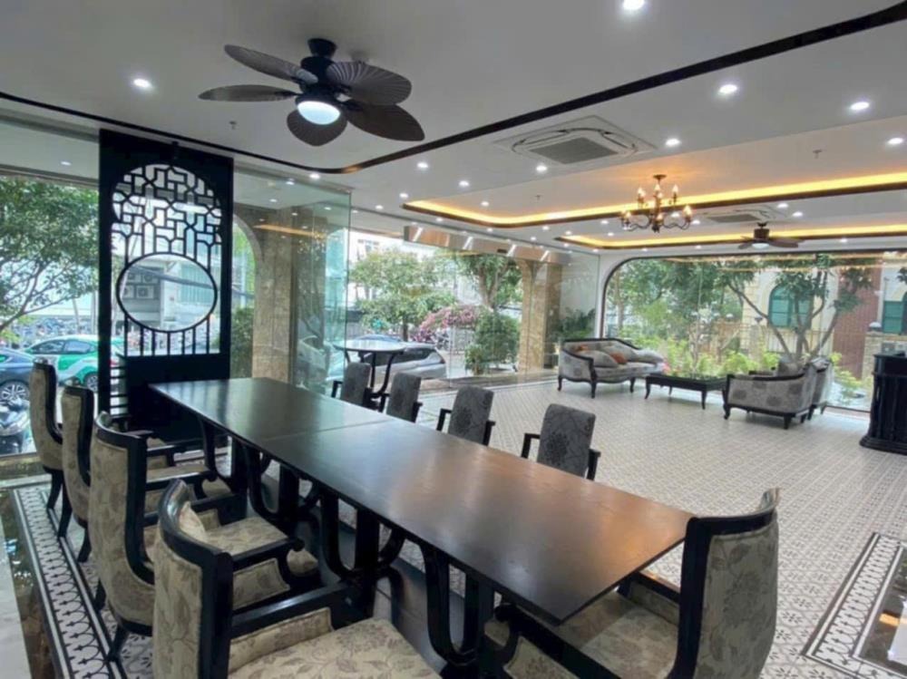 Bán Tòa Building Góc Vị Trí Đắc Địa Cầu Giấy - 130 Tỷ