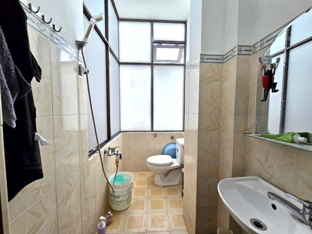 Bán Nhà Quận 1 - 5 Tầng, 7 Phòng Ngủ, Hẻm Xe Tải 8m - Vị Trí Vàng