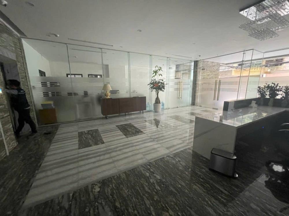 Bán Nhà Lạc Long Quân - 288m2, 8 Tầng, Mặt Tiền 15m, Vỉa Hè Rộng - 150 Tỷ