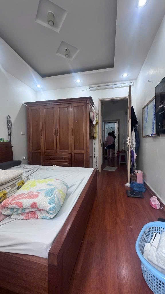 Bán nhà Đền Lừ 40m2, 10.x tỷ, ô tô tránh, dân xây, ngõ nông