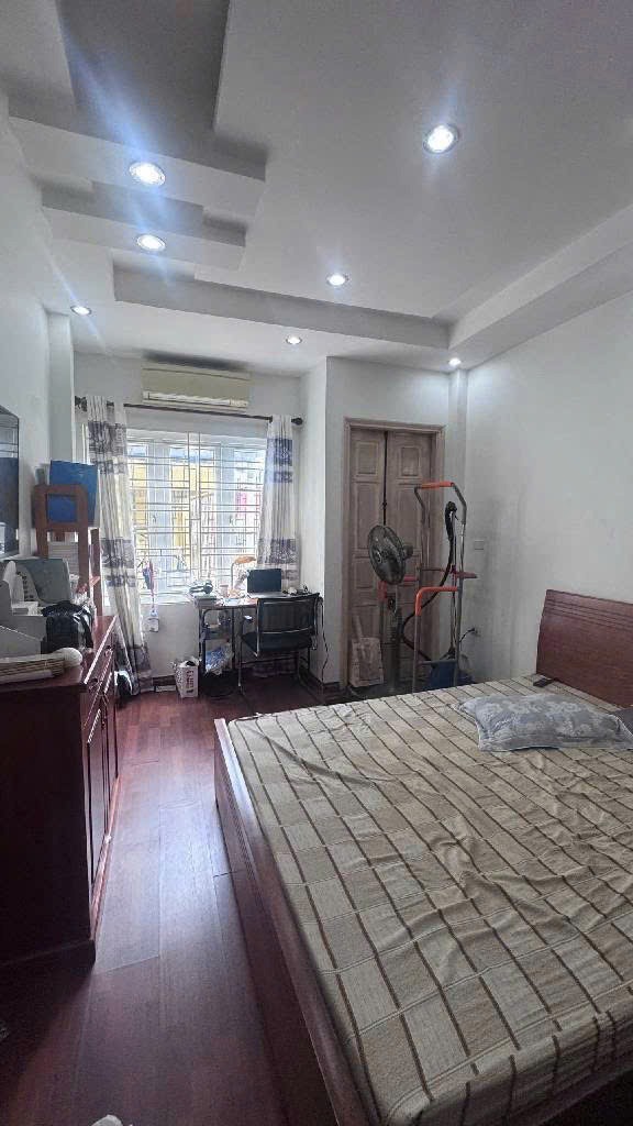 Bán nhà Đền Lừ 40m2, 10.x tỷ, ô tô tránh, dân xây, ngõ nông