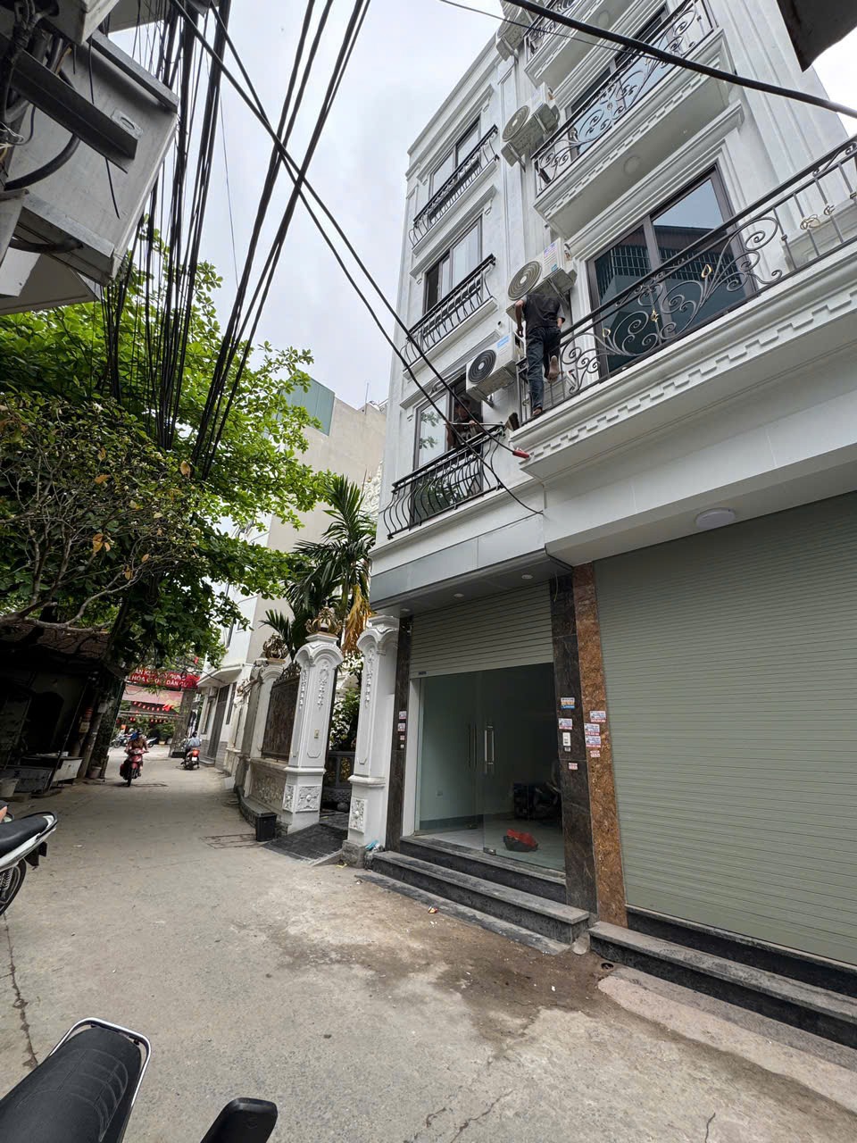 Nhà 5 Tầng 1 Lửng Thang Máy: Thiết Kế Đẳng Cấp, Công Năng Tối Ưu - [Địa Điểm]
