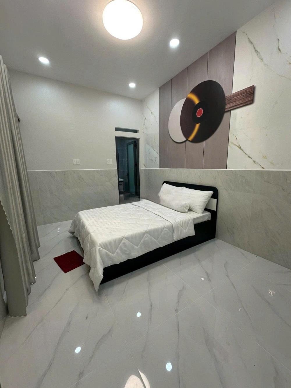 Cho Thuê Nhà Nguyên Căn Gò Vấp - 4 Phòng Ngủ, Gần Chợ, Giá Tốt