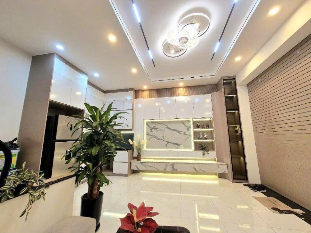 Nhà riêng Minh Khai 5 tầng, lô góc 2 mặt tiền, nội thất đẹp - Giá tốt