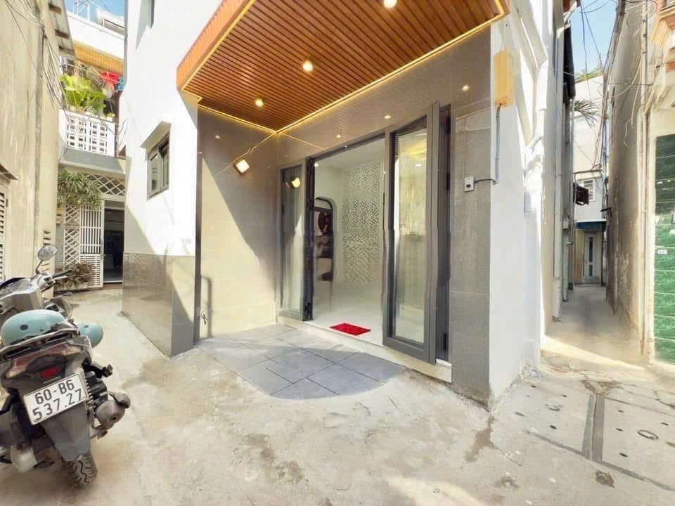 Cho Thuê Nhà Nguyên Căn Gò Vấp - 4 Phòng Ngủ, Gần Chợ, Giá Tốt