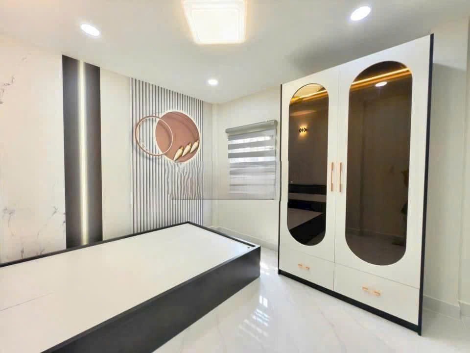 Cho Thuê Nhà Nguyên Căn Gò Vấp - 4 Phòng Ngủ, Gần Chợ, Giá Tốt