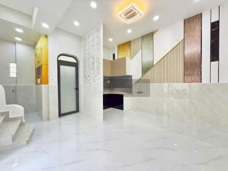 Cho Thuê Nhà Nguyên Căn Gò Vấp - 4 Phòng Ngủ, Gần Chợ, Giá Tốt