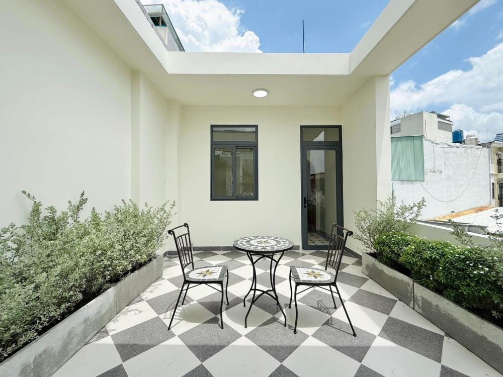 Nhà đẹp 4 tầng 48m2, Hẻm 6m, Full Nội Thất - Giá 7.6 Tỷ (TL)