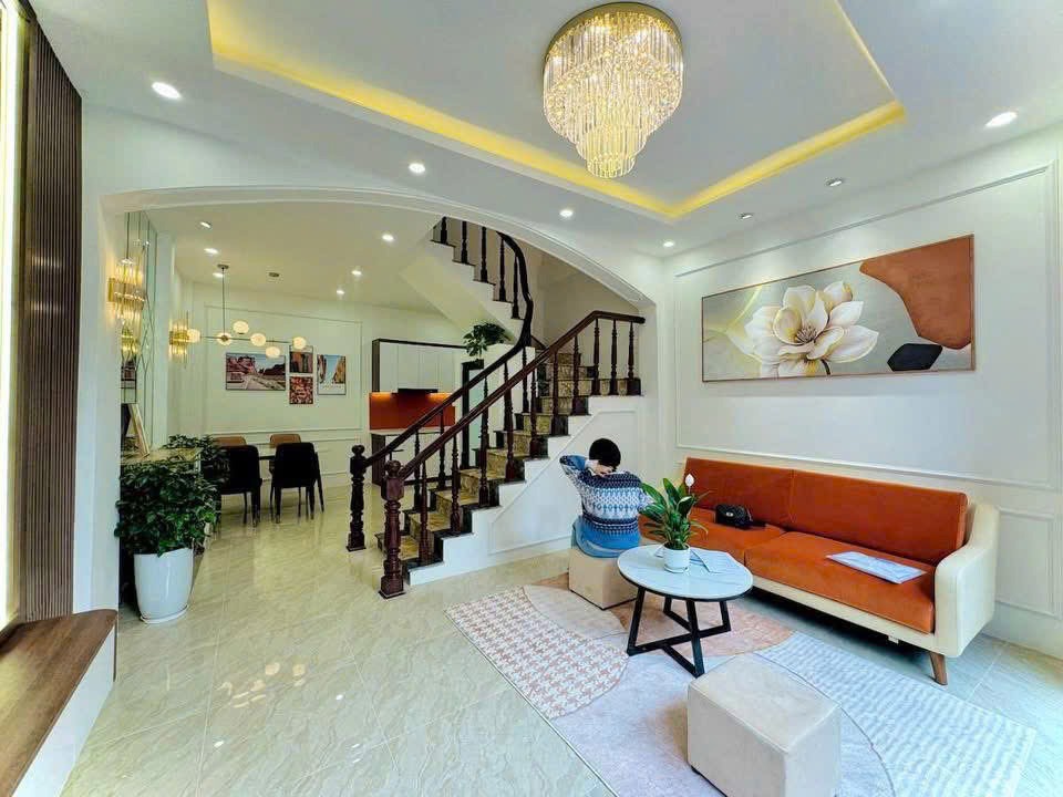 Bán nhà Trương Định 4 tầng, 2 mặt thoáng, mặt tiền rộng 4.6m - Giá 7.3 tỷ
