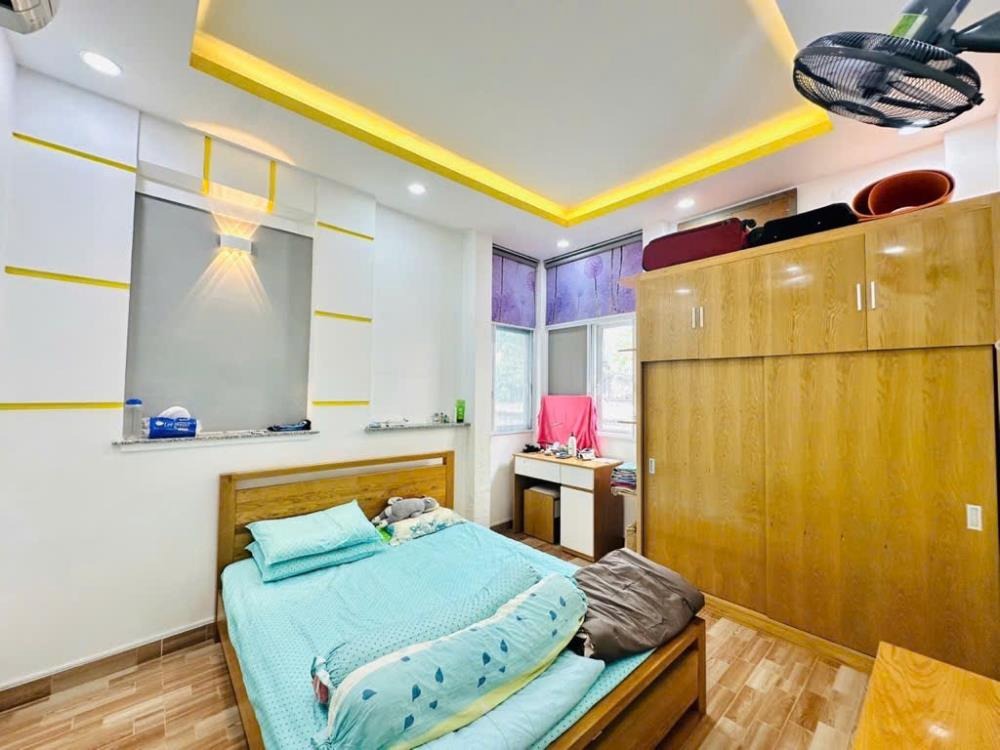 Định cư Bán Nhà Đẹp 4 Tầng, Nguyễn Văn Trỗi, 52m2, 7.3 Tỷ | Phú Nhuận