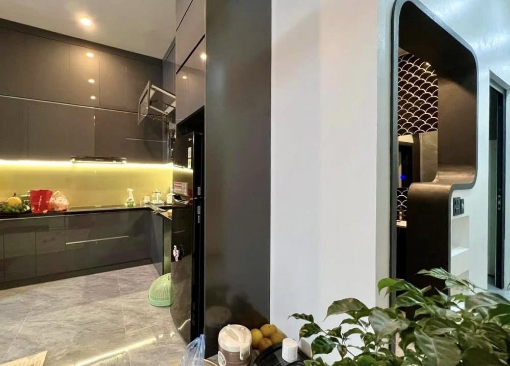 Nhà Lô Góc Minh Khai 40m² 5 Tầng, Mặt Tiền 4.8m - Vị Trí Đắc Địa Gần Times City