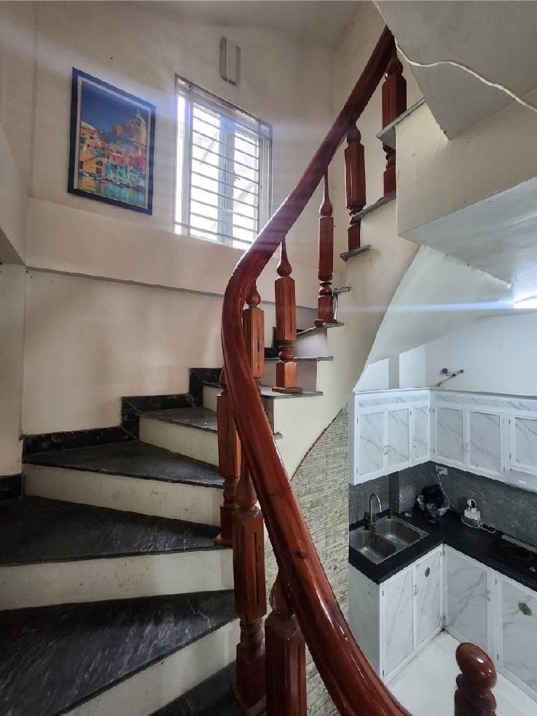 Bán nhà 5 tầng, 30.4m2, gần Cao Đẳng FPT, giá 6.85 tỷ - 0986807836