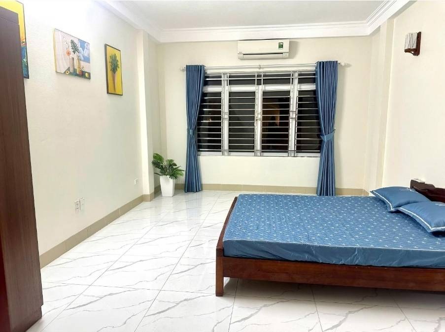 Bán nhà 5 tầng, 30.4m2, gần Cao Đẳng FPT, giá 6.85 tỷ - 0986807836