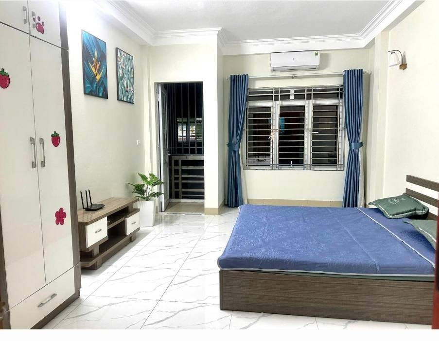 Bán nhà 5 tầng, 30.4m2, gần Cao Đẳng FPT, giá 6.85 tỷ - 0986807836