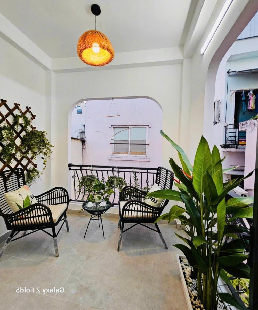 Siêu phẩm nhà phố Phú Nhuận: 3 tầng, 3PN, sát mặt tiền Hoàng Văn Thụ, 6 tỷ