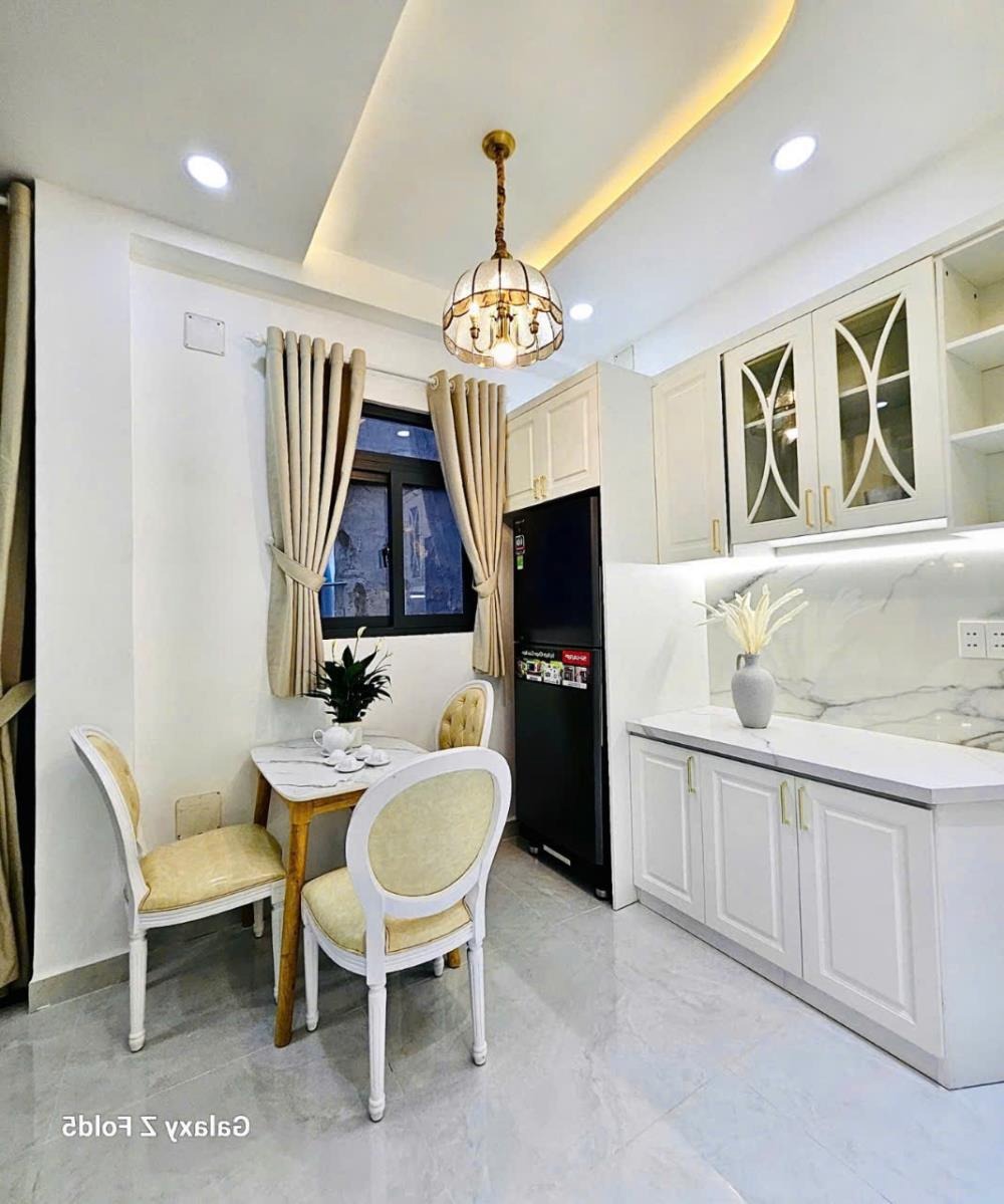 Siêu phẩm nhà phố Phú Nhuận: 3 tầng, 3PN, sát mặt tiền Hoàng Văn Thụ, 6 tỷ