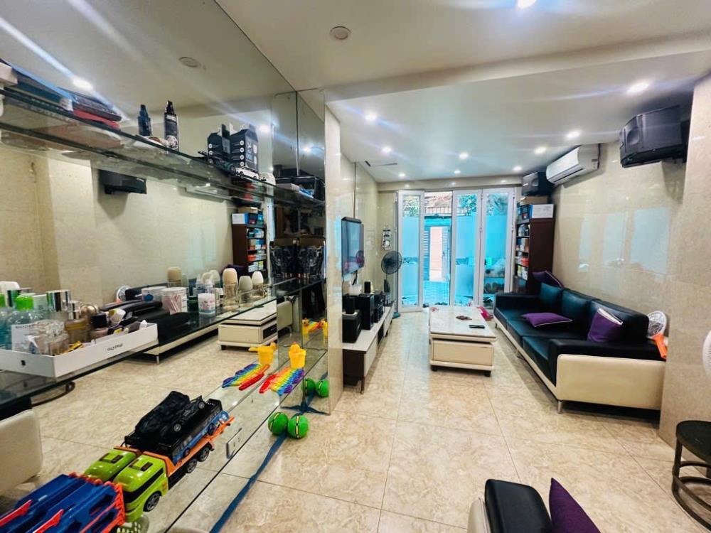 Mặt Phố Giải Phóng - Lô Góc Hót - Ô Tô Đỗ Cửa - Full Nội Thất - Giá Tốt