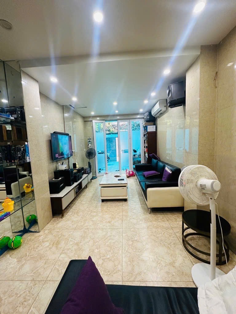 Mặt Phố Giải Phóng - Lô Góc Hót - Ô Tô Đỗ Cửa - Full Nội Thất - Giá Tốt