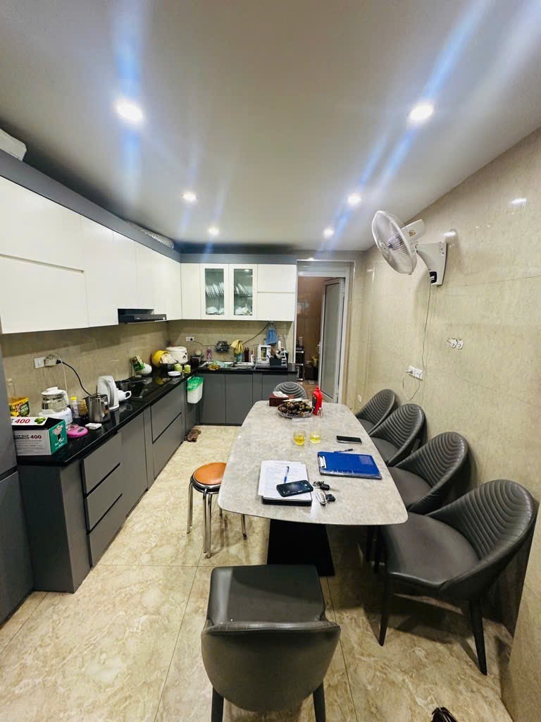Mặt Phố Giải Phóng - Lô Góc Hót - Ô Tô Đỗ Cửa - Full Nội Thất - Giá Tốt