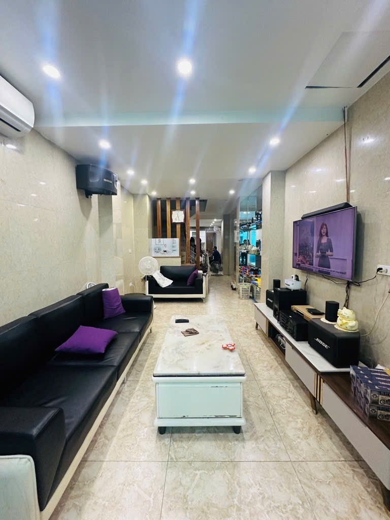 Mặt Phố Giải Phóng - Lô Góc Hót - Ô Tô Đỗ Cửa - Full Nội Thất - Giá Tốt