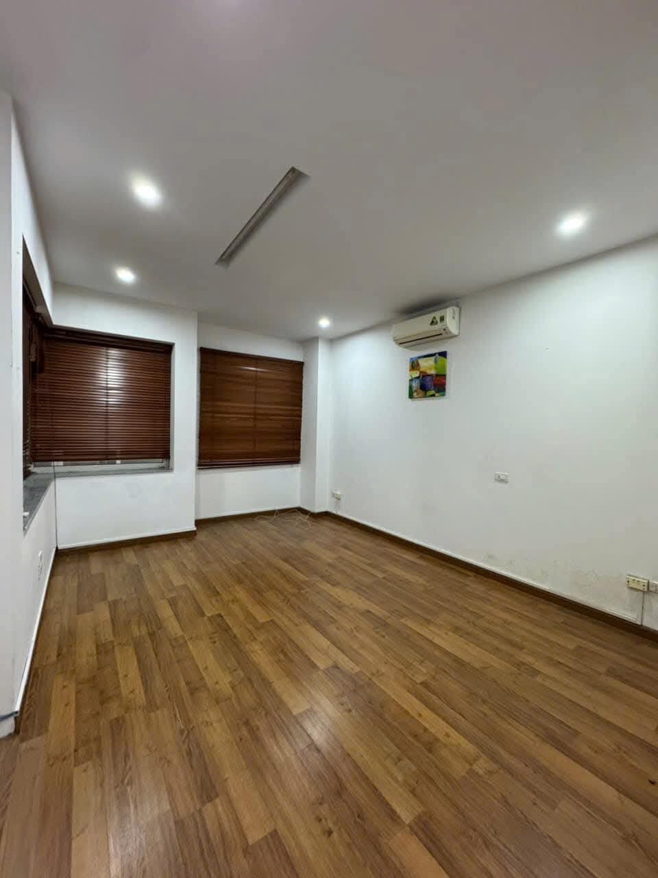 Bán nhà phố Linh Lang - Ba Đình: Phân lô - 3 Mặt Thoáng - Kinh Doanh - Giá Tốt
