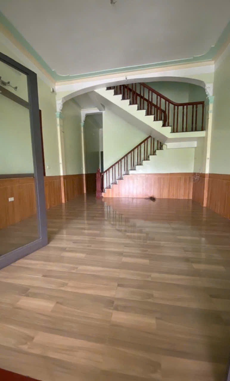 Nhà 4 Tầng 3.9 Tỷ - Vị Trí Đẹp Tại Việt Hưng, Long Biên
