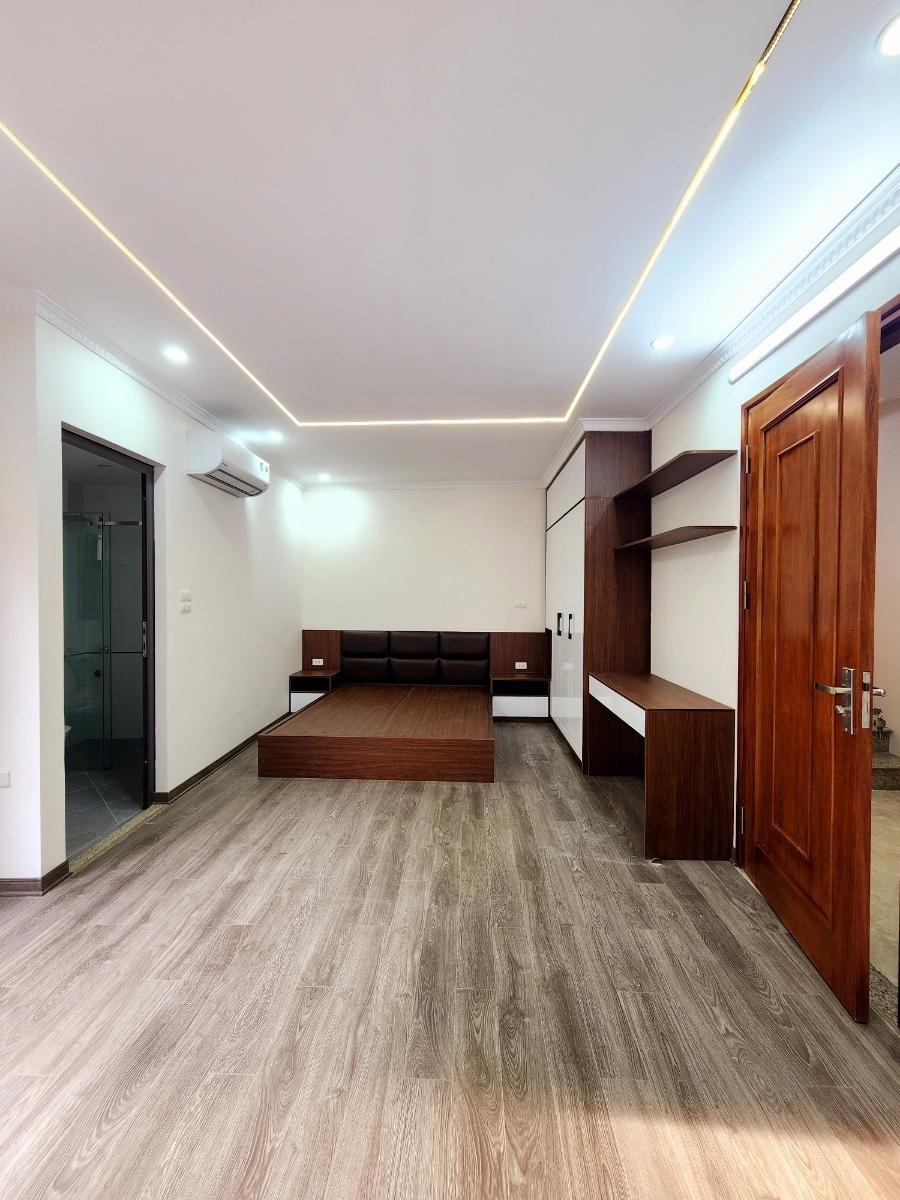 Bán nhà Trần Duy Hưng, Cầu Giấy: 35m2, 5 Tầng, 8.5 Tỷ - Vị Trí Đẹp, Nội Thất Đầy Đủ