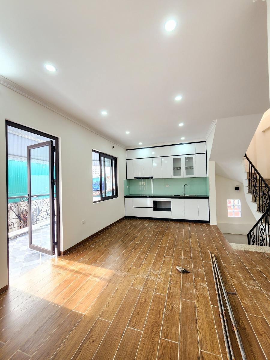 Bán nhà Trần Duy Hưng, Cầu Giấy: 35m2, 5 Tầng, 8.5 Tỷ - Vị Trí Đẹp, Nội Thất Đầy Đủ
