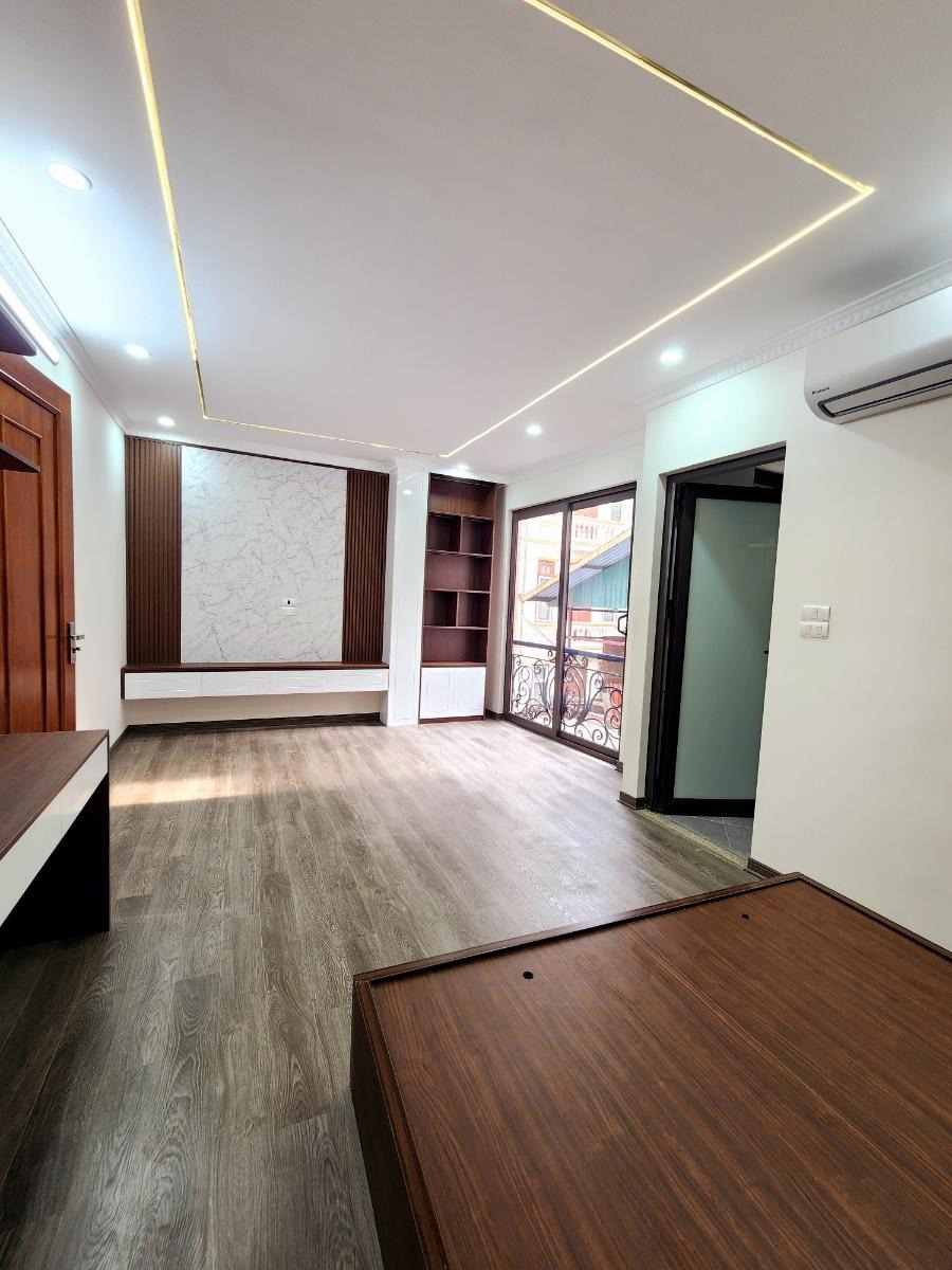 Bán nhà Trần Duy Hưng, Cầu Giấy: 35m2, 5 Tầng, 8.5 Tỷ - Vị Trí Đẹp, Nội Thất Đầy Đủ