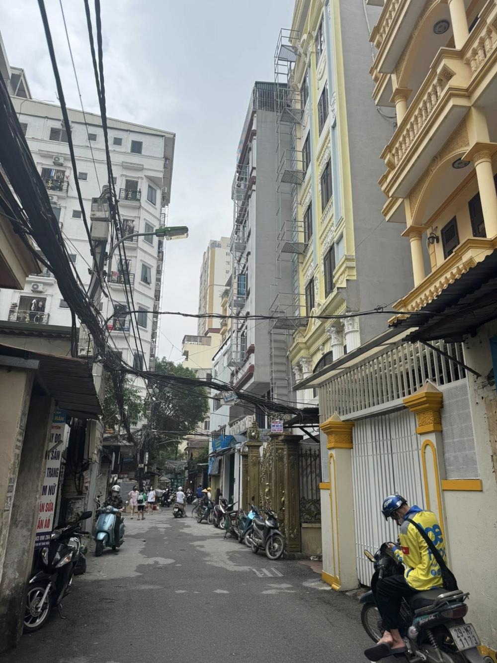 Bán Đất Khu Hồ Tùng Mậu - 95m2, Ô Tô Tránh, Giá 18.5 Tỷ