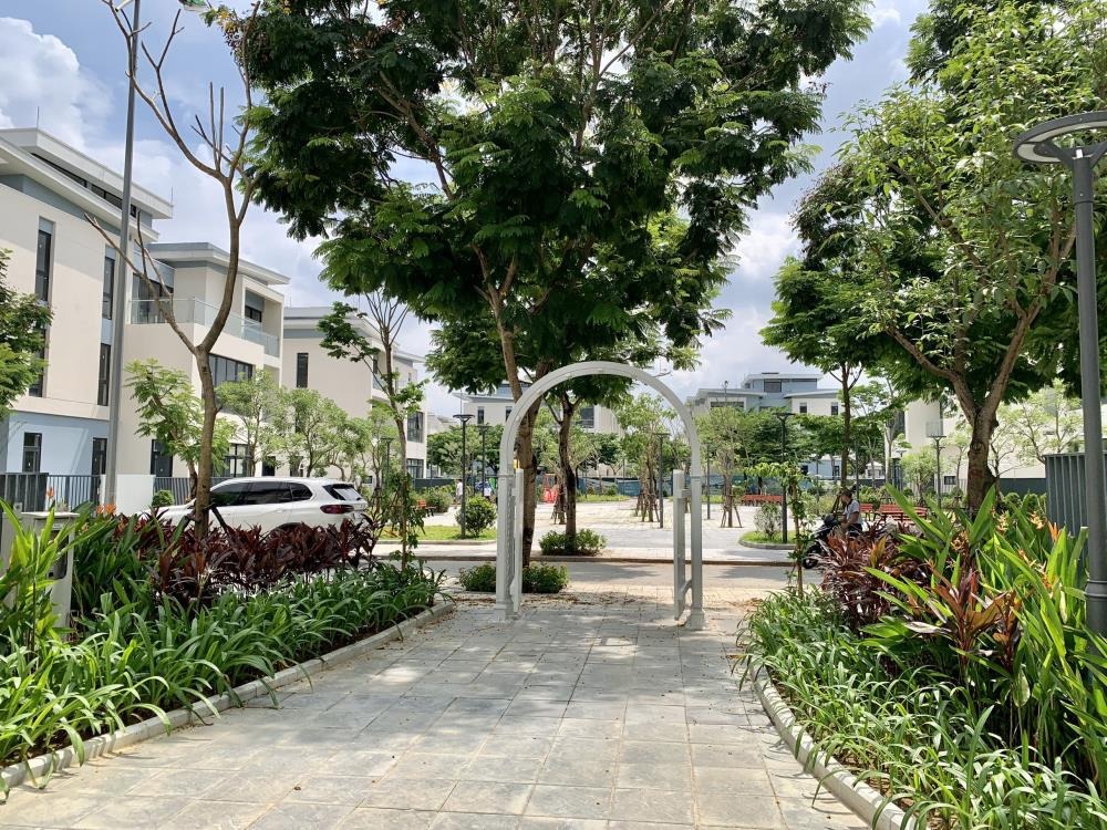 Bán Gấp Biệt Thự Cao Cấp Dương Nội - 180m2 - Giá 32 Tỷ - Sổ Đỏ Chính Chủ