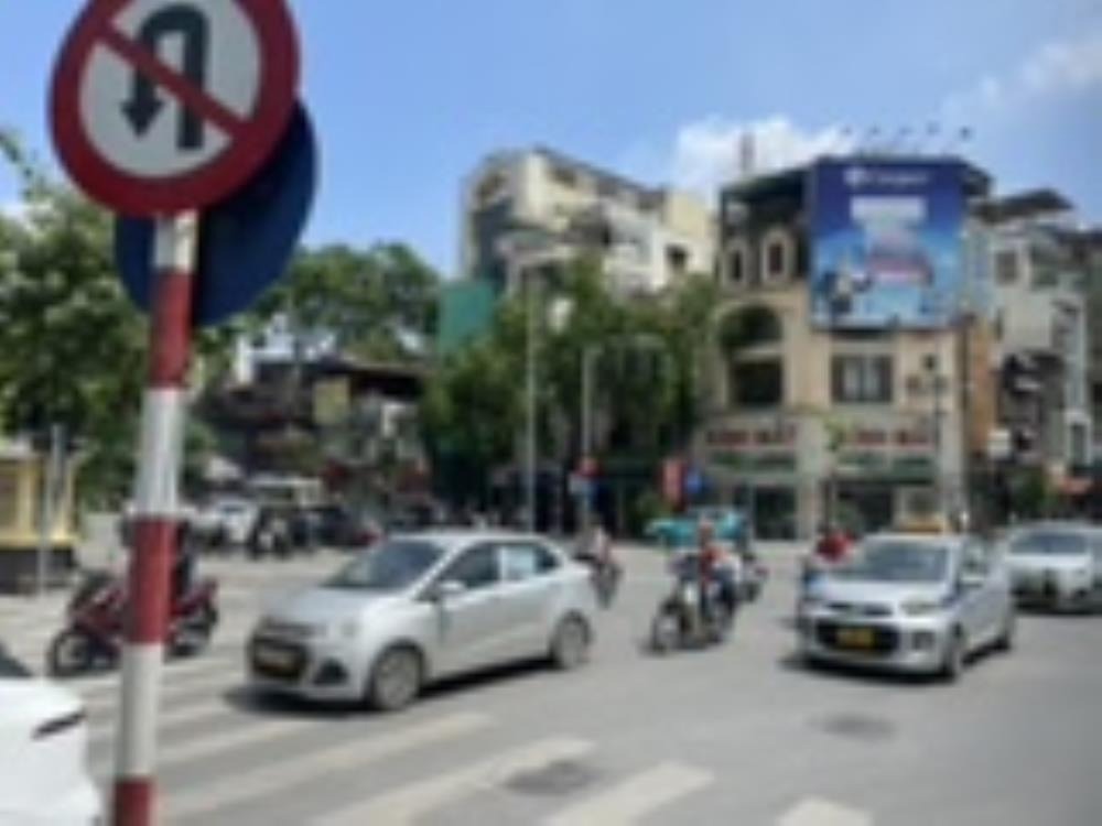 Bán nhà mặt phố Tôn Đức Thắng, Đống Đa - 50m2, 3 tầng, giá 35 tỷ