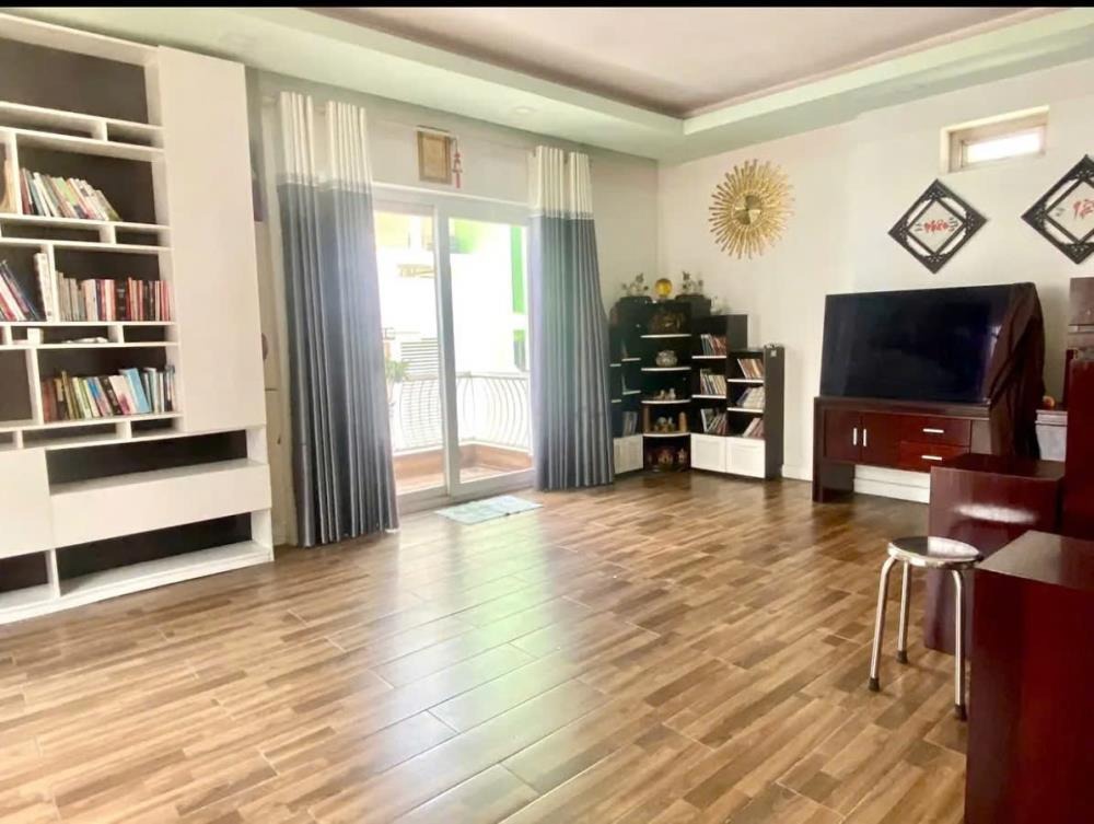 Biệt Thự 3 Tầng Lộng Lẫy Celadon City: 172m2, Đẳng Cấp, Gần AEON MALL