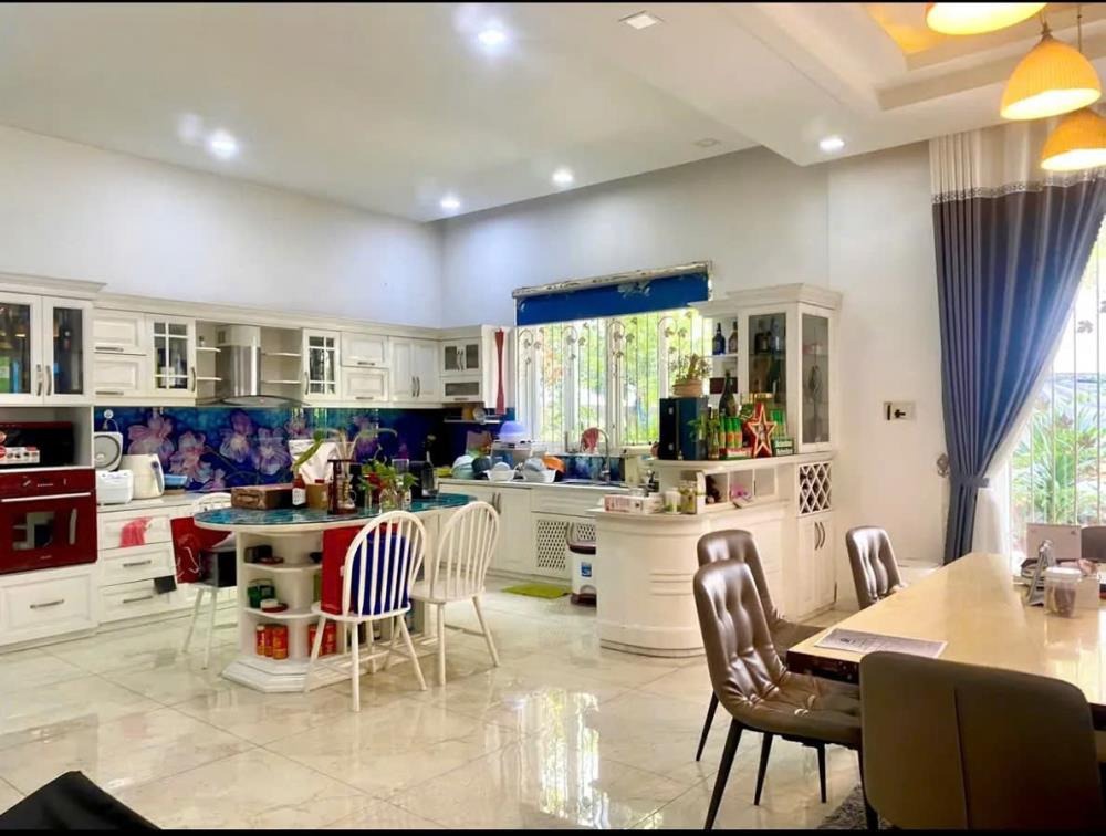 Biệt Thự 3 Tầng Lộng Lẫy Celadon City: 172m2, Đẳng Cấp, Gần AEON MALL