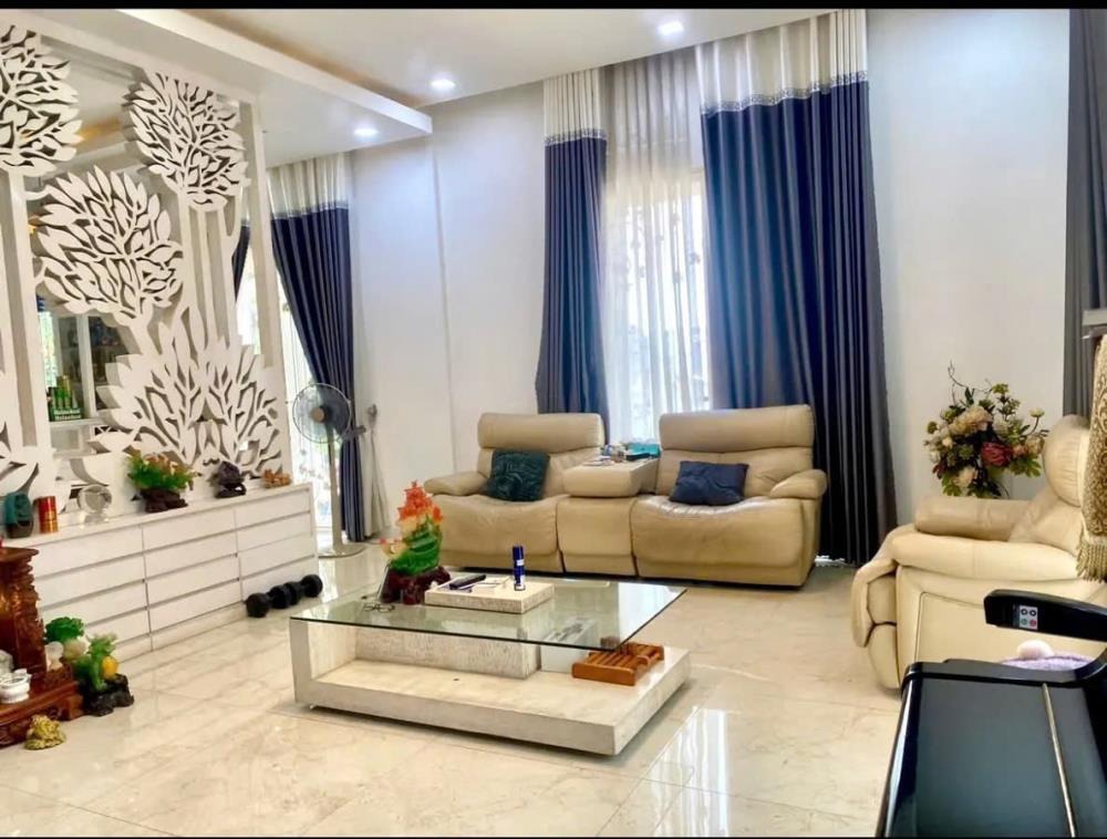 Biệt Thự 3 Tầng Lộng Lẫy Celadon City: 172m2, Đẳng Cấp, Gần AEON MALL