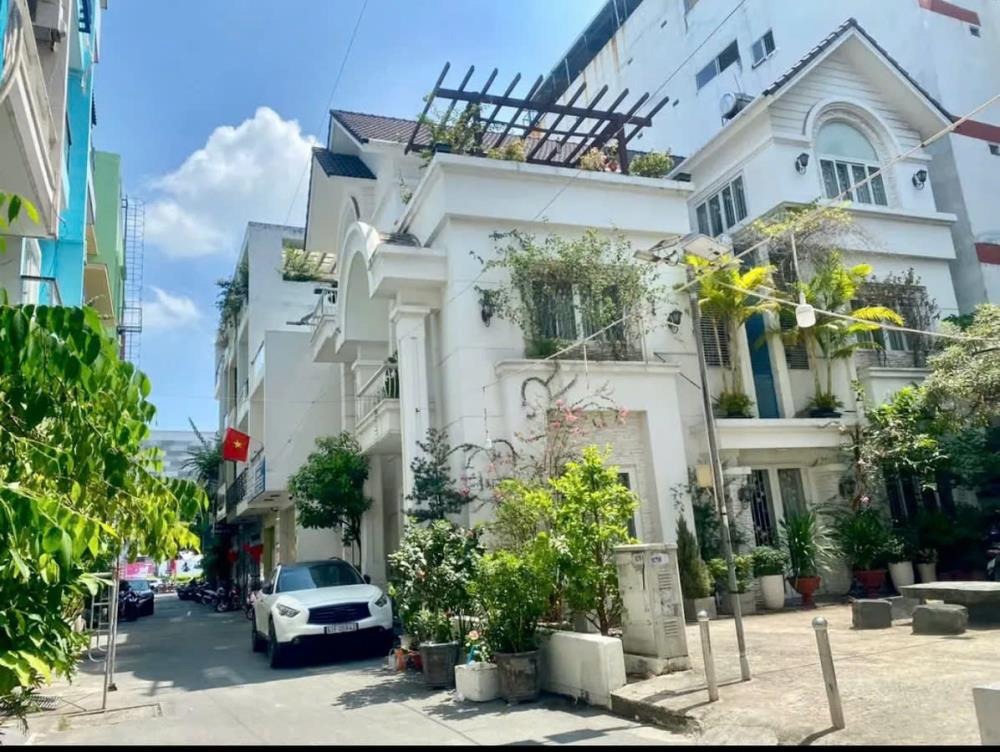 Biệt Thự 3 Tầng Lộng Lẫy Celadon City: 172m2, Đẳng Cấp, Gần AEON MALL