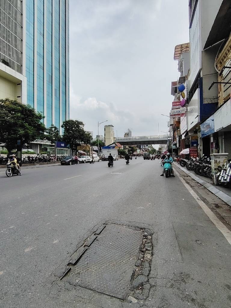 Nhà Ngã Tư Bạch Mai, 5 Tầng Tiện Ích: Vị Trí Vàng, Pháp Lý Chuẩn