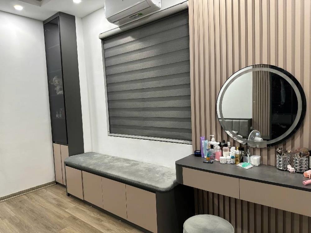 Nhà Ngã Tư Bạch Mai, 5 Tầng Tiện Ích: Vị Trí Vàng, Pháp Lý Chuẩn