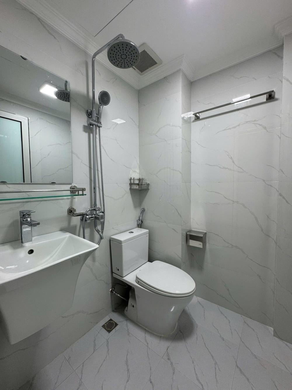 Bán tòa nhà mặt phố Cầu Giấy 5 tầng, 2 mặt tiền, kinh doanh đỉnh cao