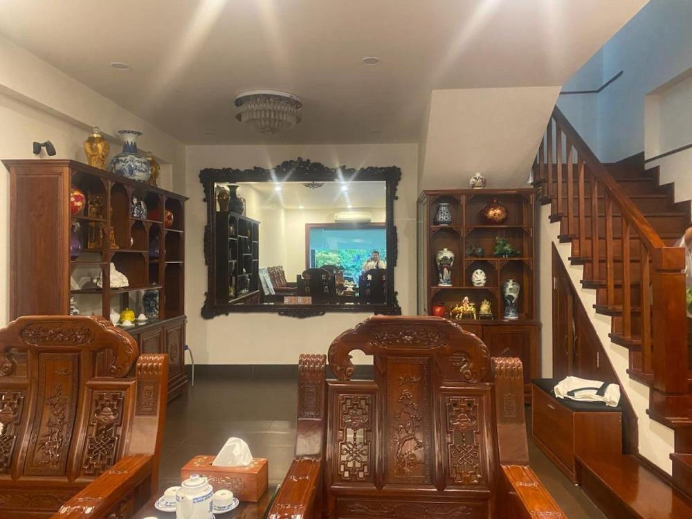 Siêu phẩm phân lô Lạc Long Quân: View Hồ, Gara Ô Tô, Nội Thất Gỗ Lim