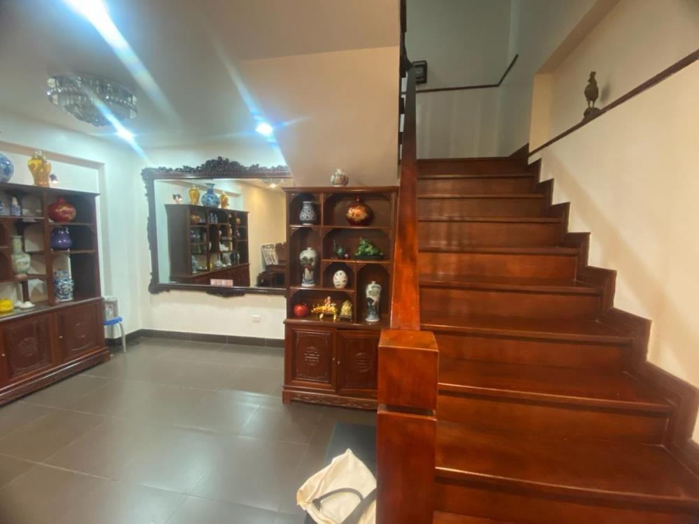 Siêu phẩm phân lô Lạc Long Quân: View Hồ, Gara Ô Tô, Nội Thất Gỗ Lim