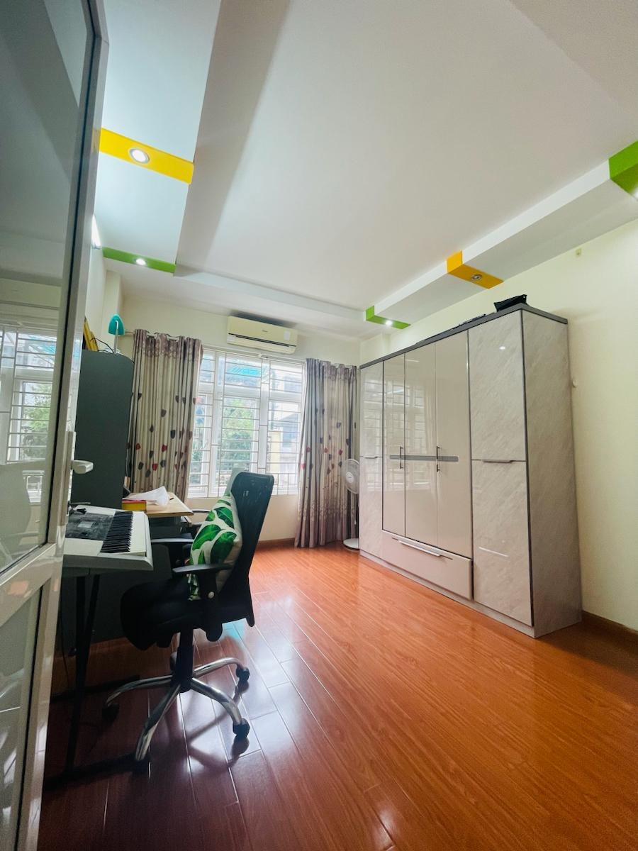 Nhà đẹp trung tâm Cầu Giấy - 5 tầng, ngõ thông ô tô, 2 thoáng
