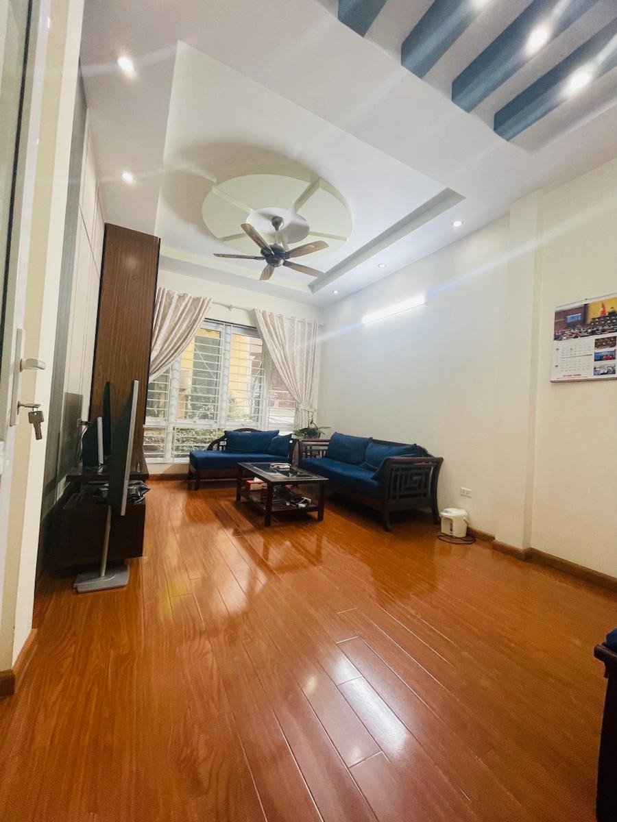 Nhà đẹp trung tâm Cầu Giấy - 5 tầng, ngõ thông ô tô, 2 thoáng