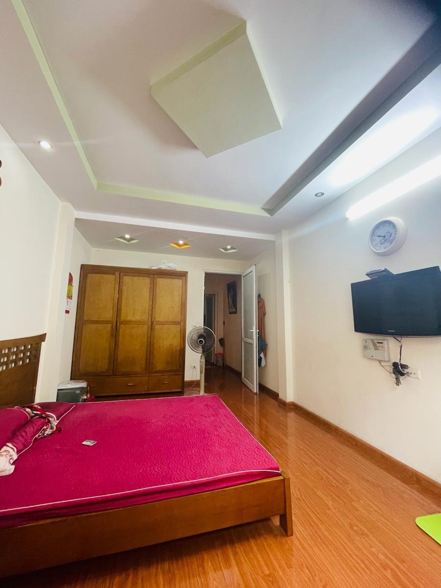 Nhà đẹp trung tâm Cầu Giấy - 5 tầng, ngõ thông ô tô, 2 thoáng