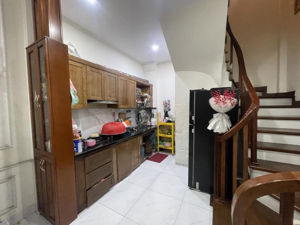 Bán nhà 5 tầng, vị trí đẹp, nội thất cao cấp - Hồ Tùng Mậu