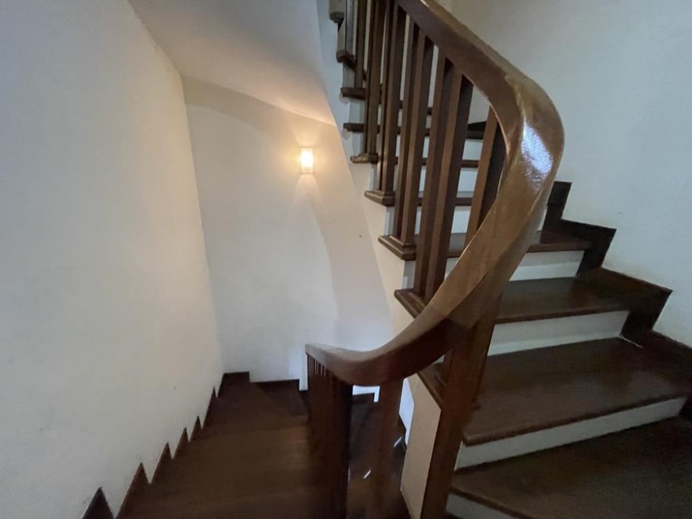 Bán nhà 5 tầng, vị trí đẹp, nội thất cao cấp - Hồ Tùng Mậu